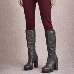 Alligator print/textured Boot